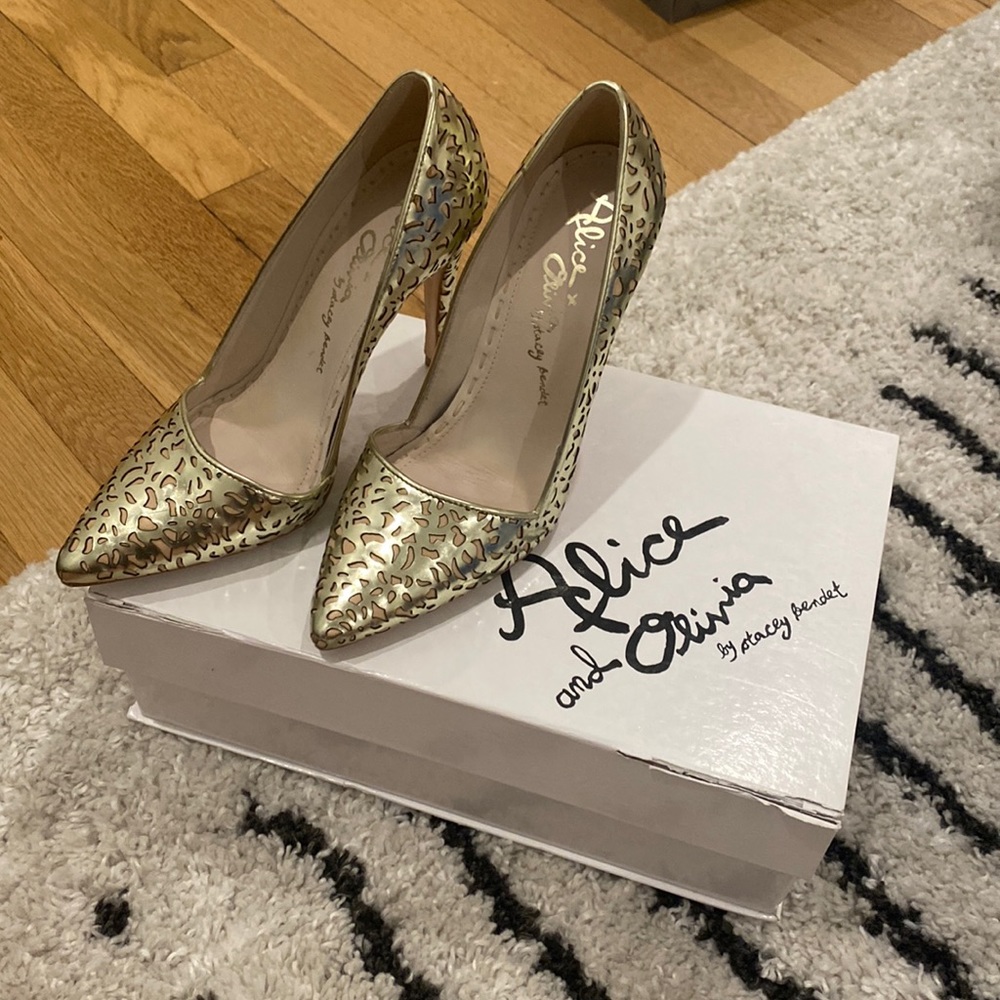 High heel pumps